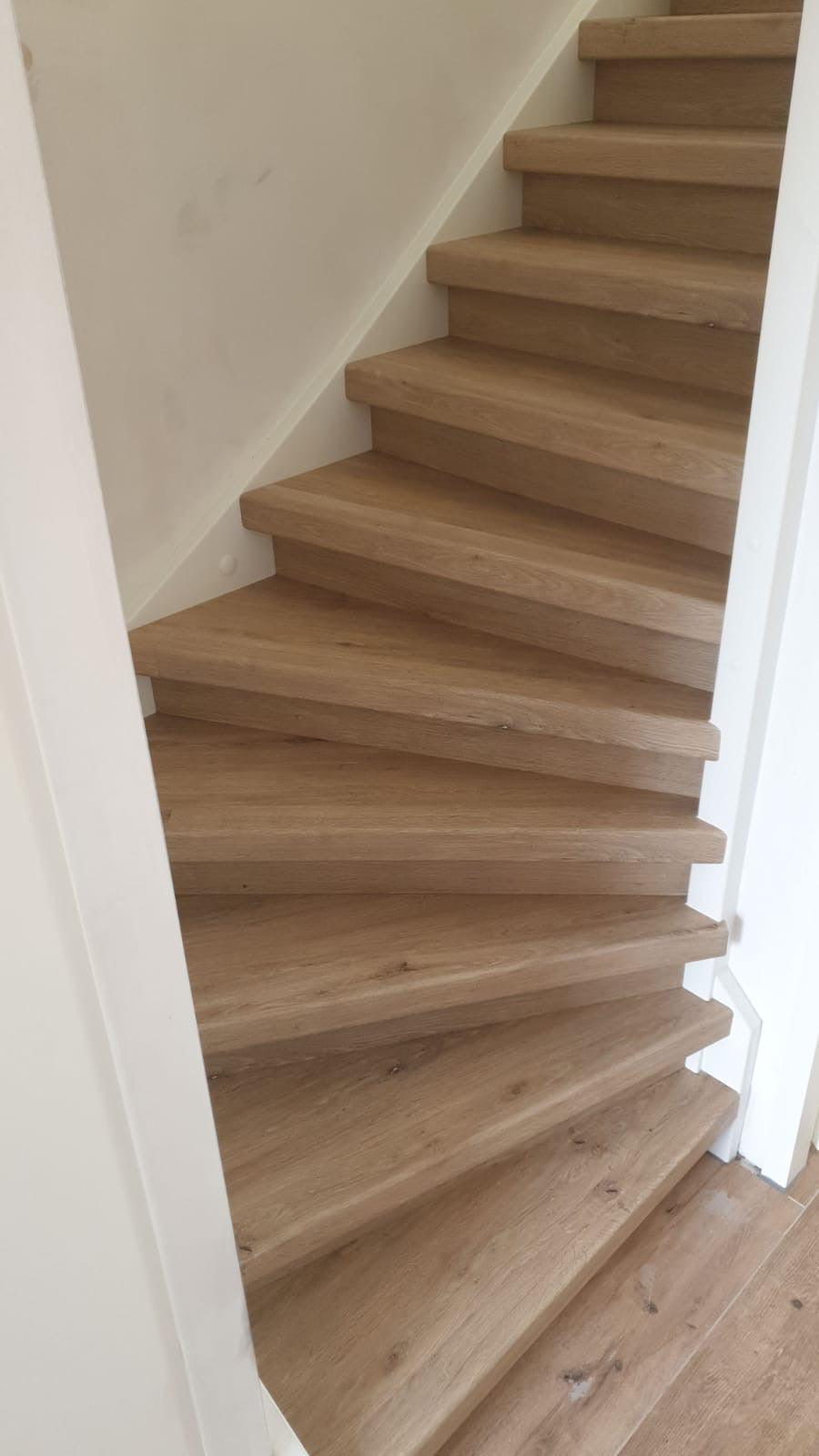 PVC Traprenovatie Easy Stairs Traptrede 51 River Oak Smoked - 140 x 62 cm (voor 2 treden) - Harman Vloeren Amsterdam