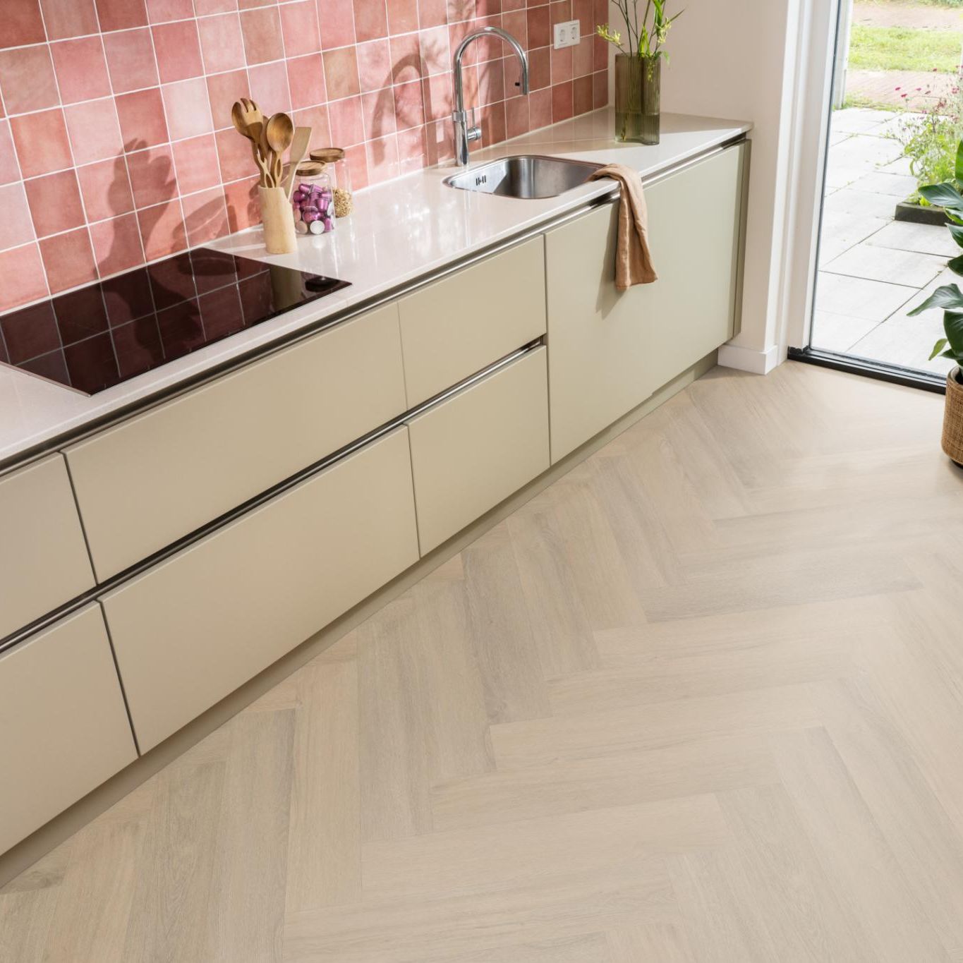 Ambiant Spigato Viranto Visgraat Dryback Warm Beige - Plak PVC Vloer