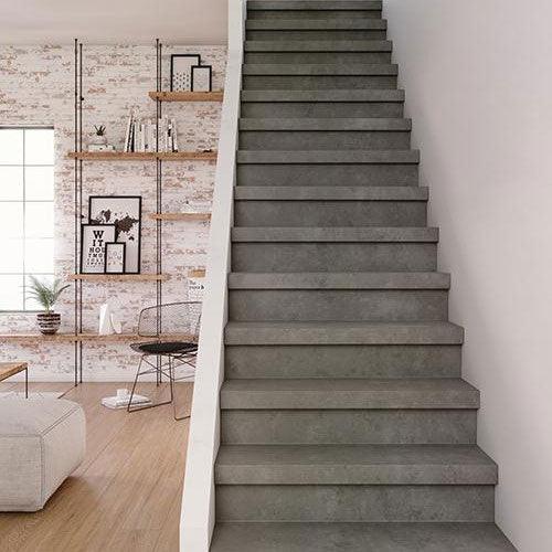 Ma√´stro Laminaat Traprenovatie - Traptrede 00111 Dark Grey Stone 100 x 30 cm - Harman Vloeren Amsterdam