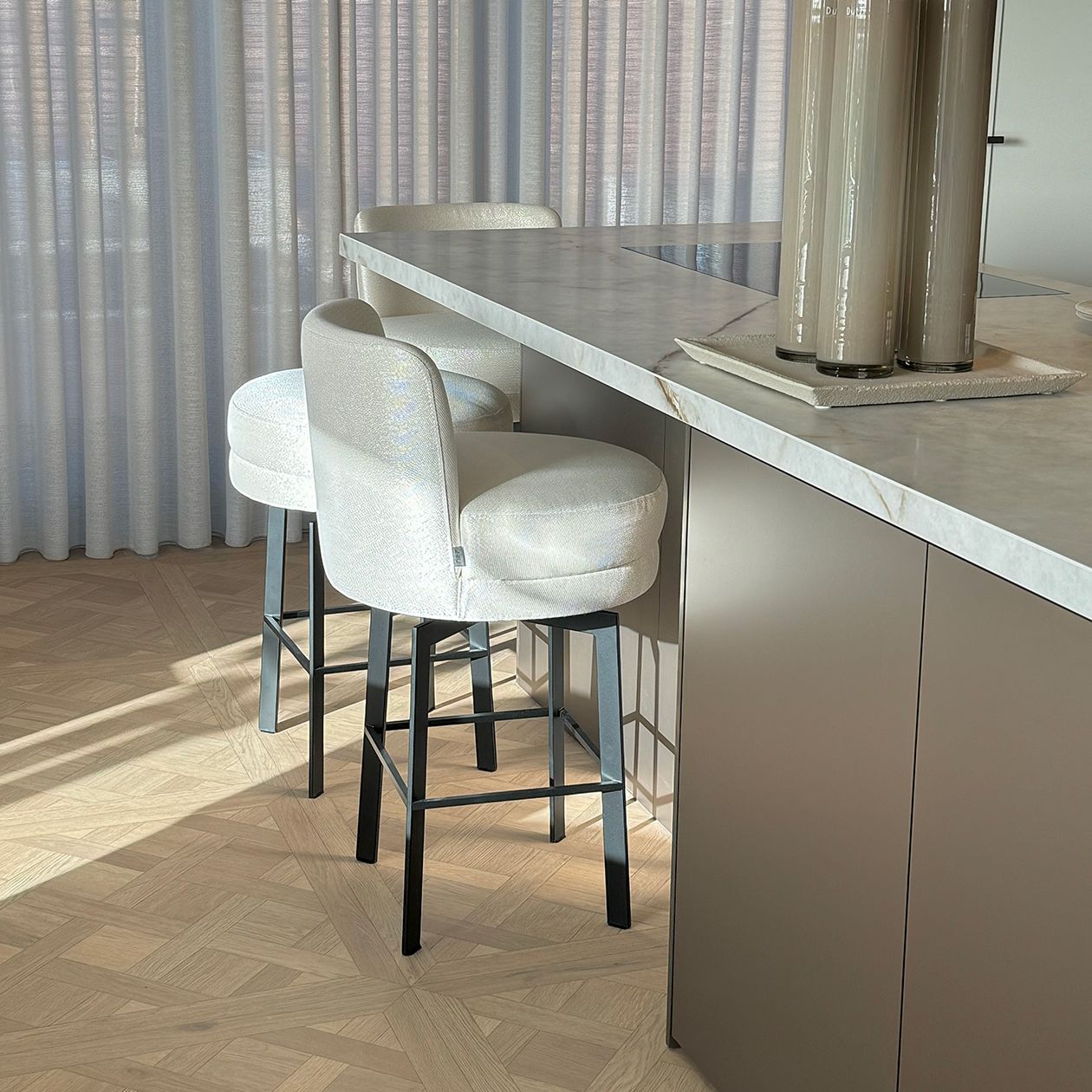 Interfloor Dynamic Versailles V10 - Vinyl - Black Tex Backing